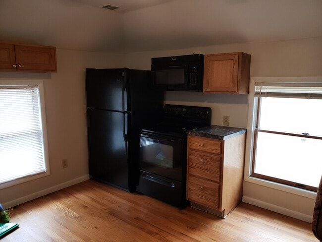 Building Photo - 102 Spring St