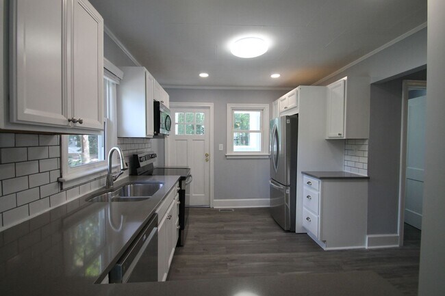 Foto del edificio - 1058 Ebenezer Ave Ext