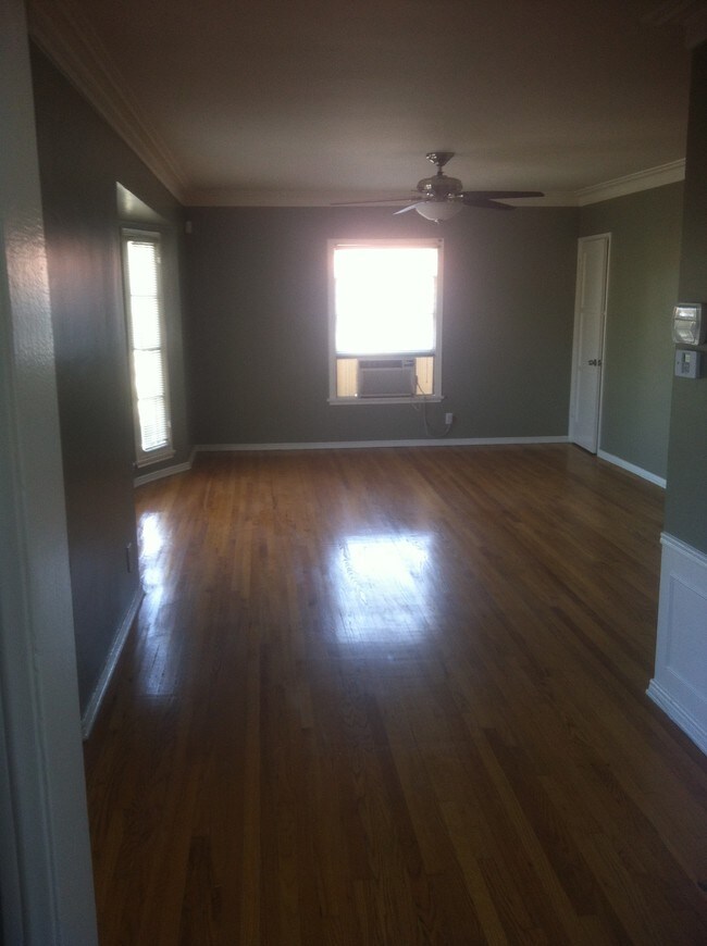Interior Photo - 920 S Curson Ave