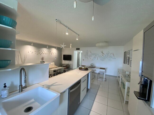 Building Photo - 14364 Canalview Dr