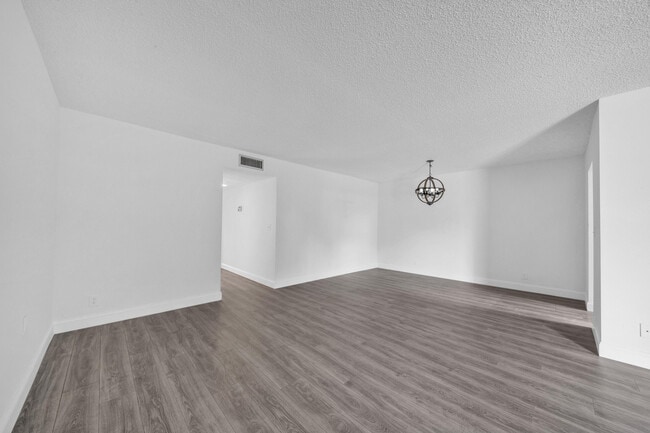 Building Photo - 4550 NW 4th St