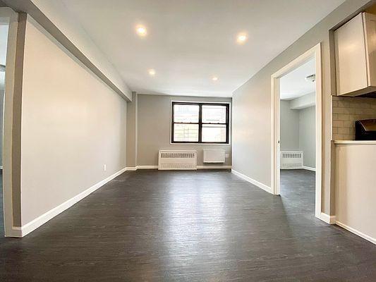 Foto del edificio - 2 bedroom in BRONX NY 10467