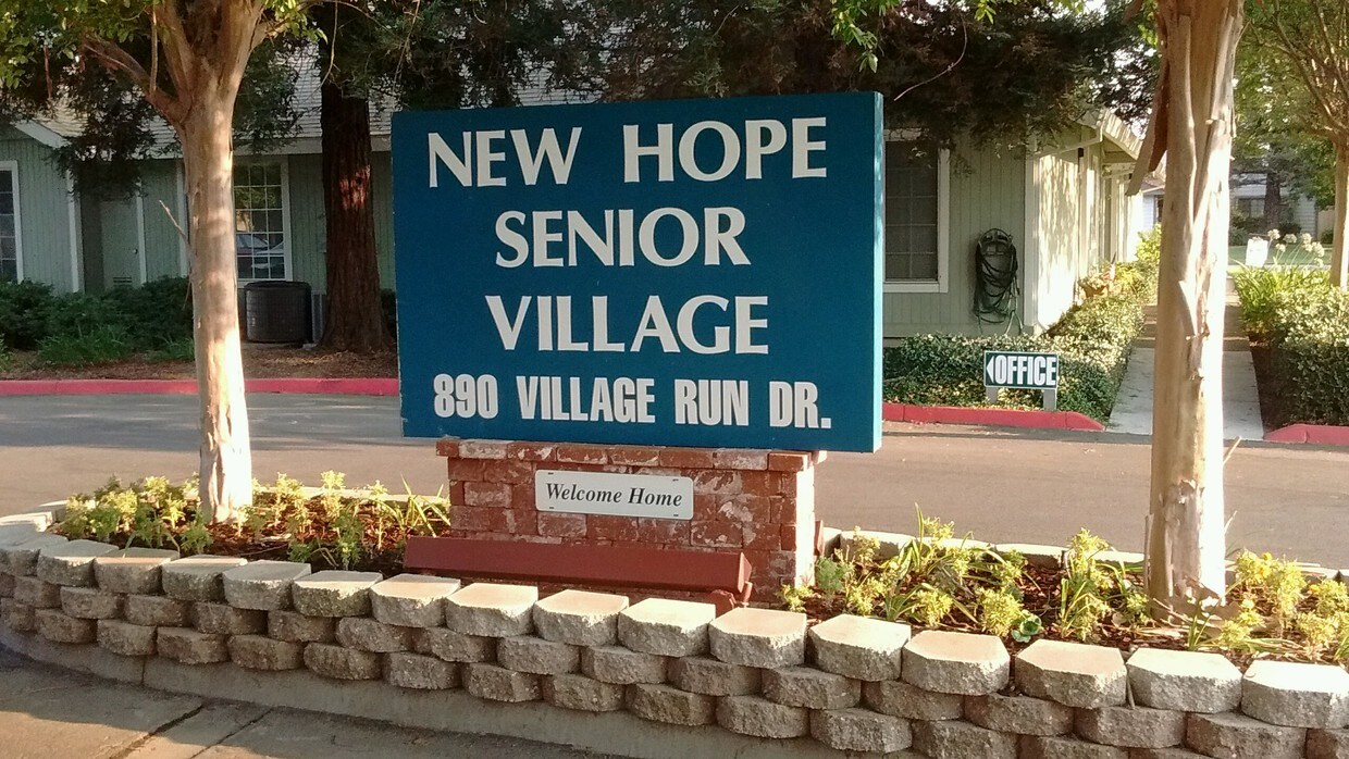 Primary Photo - 890 Village Run Dr