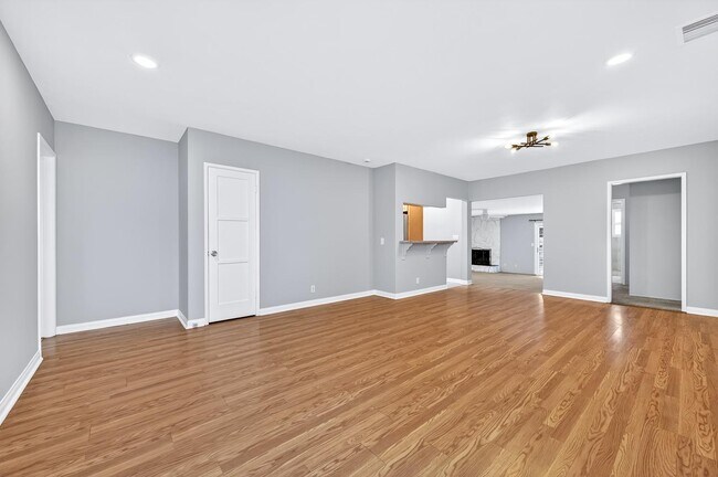 Foto del edificio - 4913 Premiere Ave