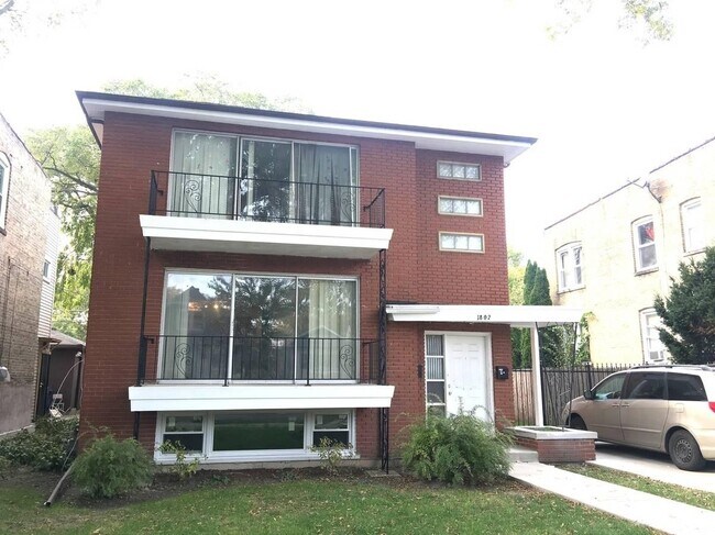 Building Photo - 1802 Grey Ave