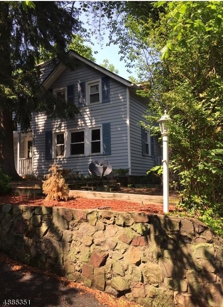 Primary Photo - 4 Ridge Rd