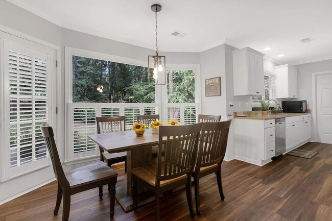 Building Photo - 3247 Blackstone Run