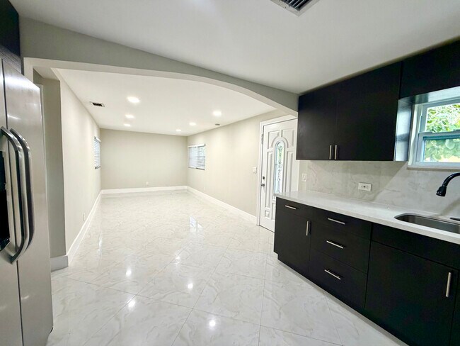 Foto del edificio - 9615 NW 3rd Ave