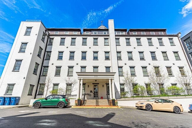 Foto del edificio - Stunning Partly Furnished Studio in Old Town Alexandria