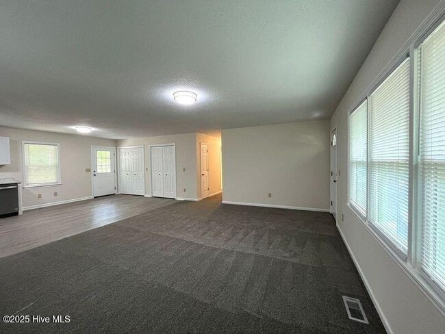Building Photo - 900 Heather Trail