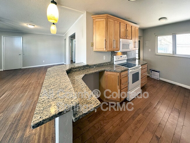 Building Photo - 224 S Garo Ave