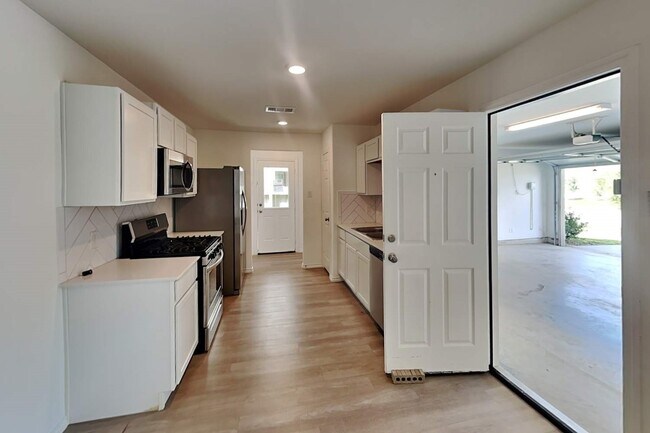 Building Photo - 18755 Faustina Way