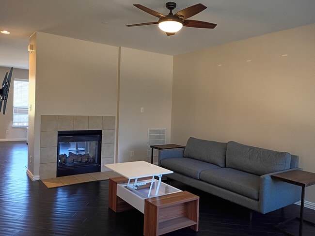 Building Photo - Room in Townhome on Chase Ln