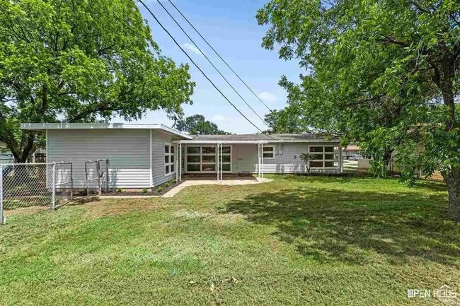 Building Photo - 4720 Alamo Dr