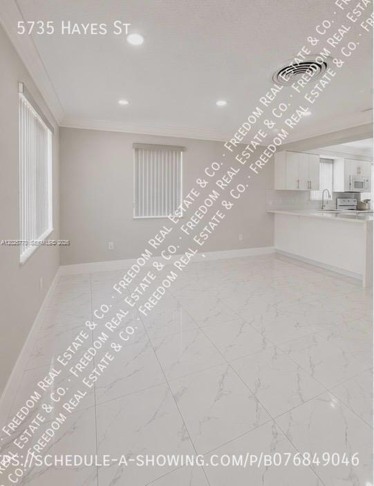 Foto del edificio - 5735 Hayes St
