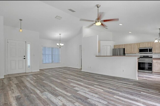 Building Photo - 3 Bedroom Single Family Home in Vero Beach