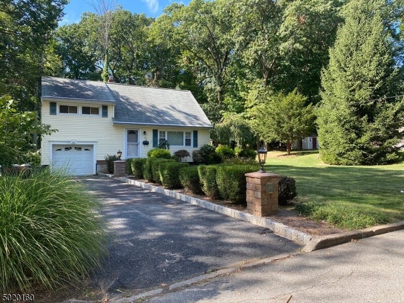 Primary Photo - 20 Willow Way