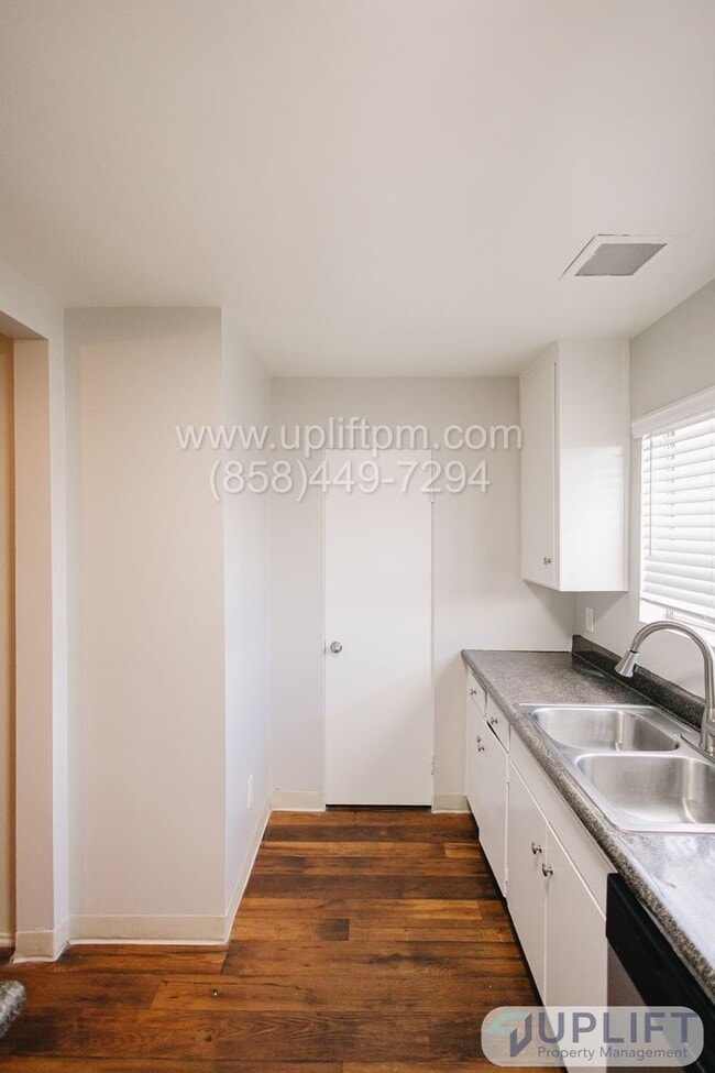 Building Photo - 5737 College Ave