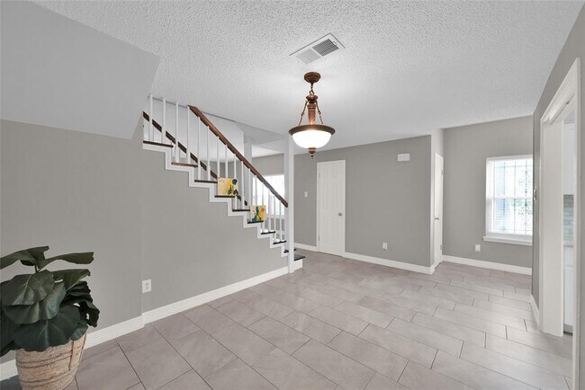 Building Photo - 1355 Mardi Ln