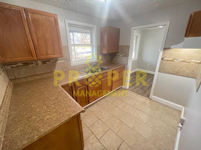 Building Photo - Cozy 3-Bedroom, 1-Bath Home with Off-Stree...