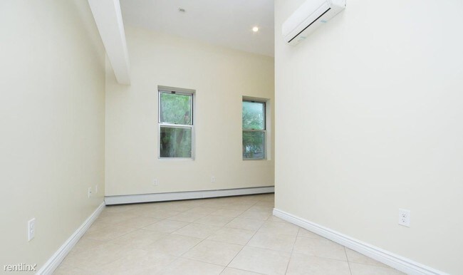Foto del edificio - 2023 Steinway St