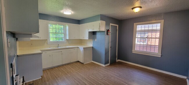 Foto del edificio - Nice 3 bedroom/1 bath brick home