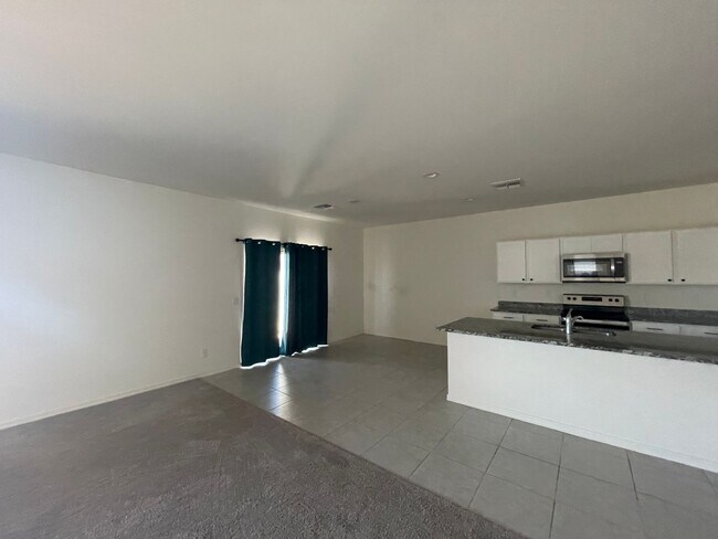 Foto del edificio - 35282 W Santa Clara Ave