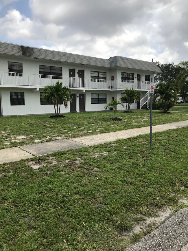 front of building - 301 NW 32nd Ct