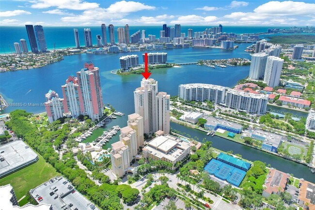 Foto del edificio - 3330 NE 190th St