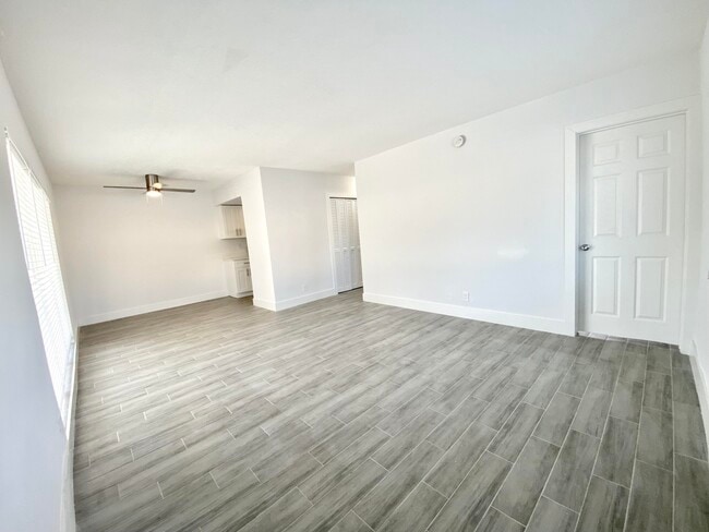 Building Photo - 4901 NE 26th Ave