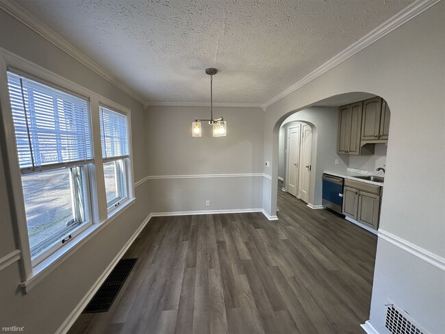 Foto del edificio - 3 br, 2 bath Duplex - 5250 East Market Str...