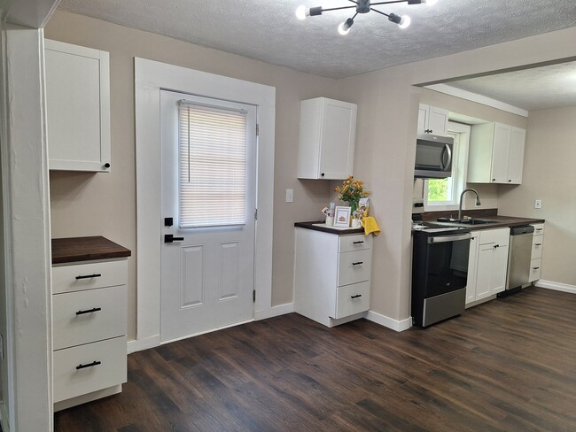 Foto del edificio - 2404 Overlook Rd