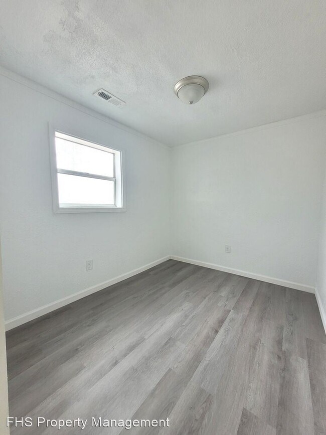 Building Photo - 3 br, 2 bath House - 1830 E Monroe Terrace