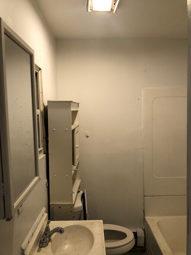 Building Photo - 218 3rd St