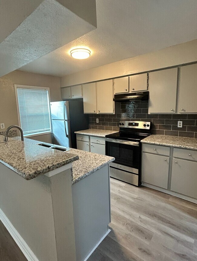 Foto del edificio - 3901 Woodchase Dr