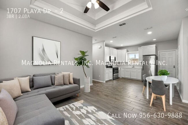 Building Photo - 1707 Playa Dr