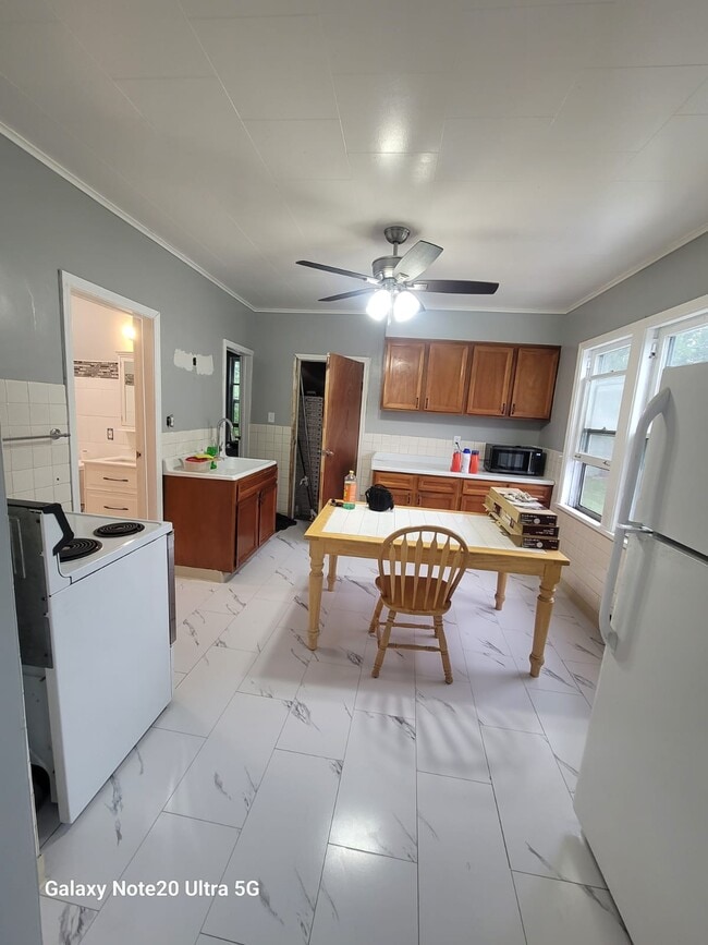 Kitchen - 375 Military Rd