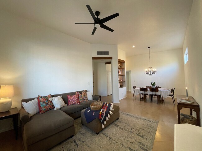 Photo - 2911 E Ave Portico House