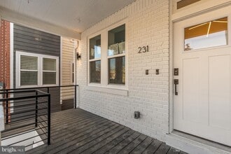 Building Photo - 231 S St NE