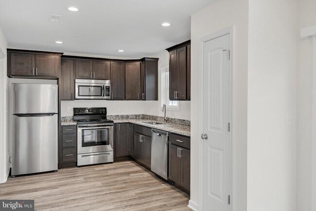 Building Photo - 412 Quincy Dr