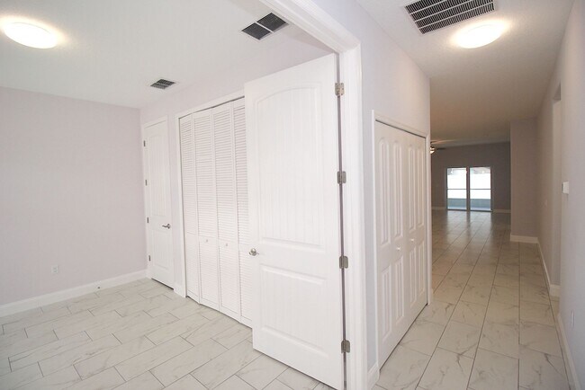 Foto del edificio - Luxury 4 Bed 2 Bath Townhome in Cypress Kn...