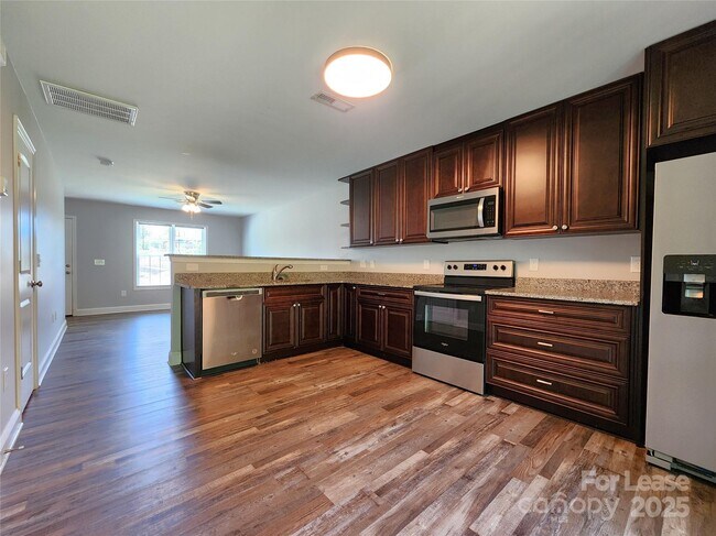 Building Photo - 1311 N Juniper Ave