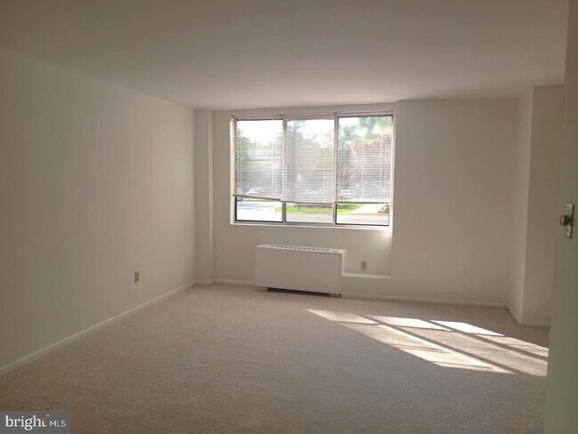 Foto del edificio - 6641 Wakefield Dr