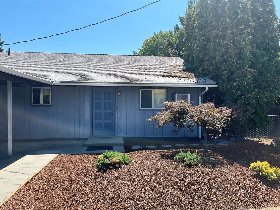 Primary Photo - 703 Easy St