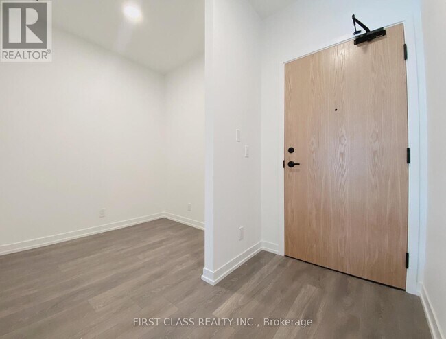 Building Photo - 8-D518 Beverley Glen Blvd