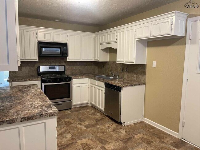 Building Photo - 4133 McGaha Ave