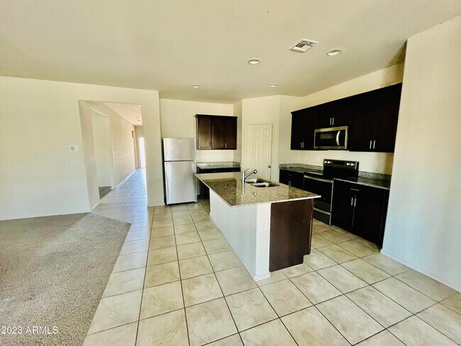 Foto del edificio - 43778 Juniper Ave