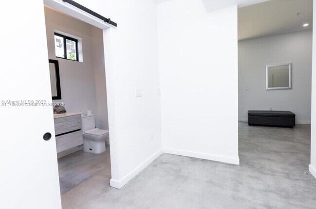 Foto del edificio - 7103 NE 4th Ct