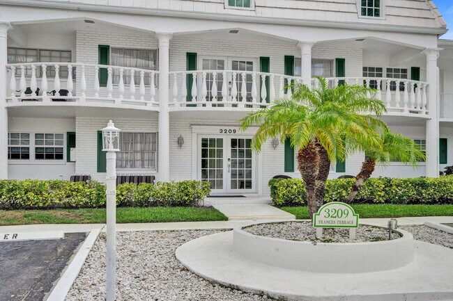 Foto del edificio - 3209 NE 36th St