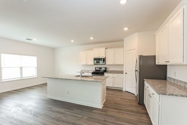 Building Photo - 2931 Jackson Smt